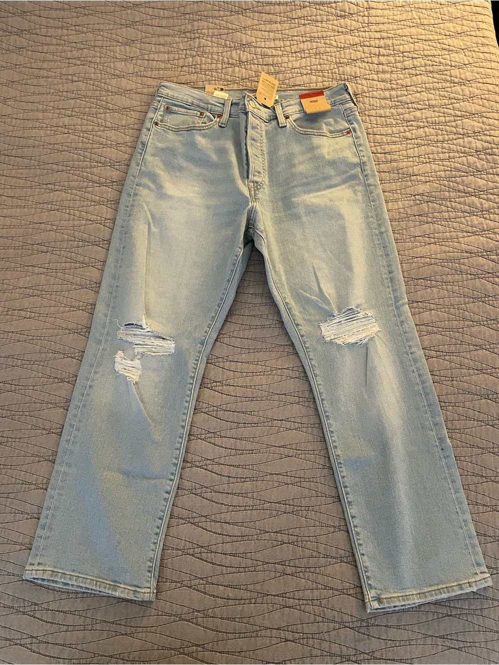 NWT Levi’s Wedgie Straight Light Wash Distressed Jeans Size 32